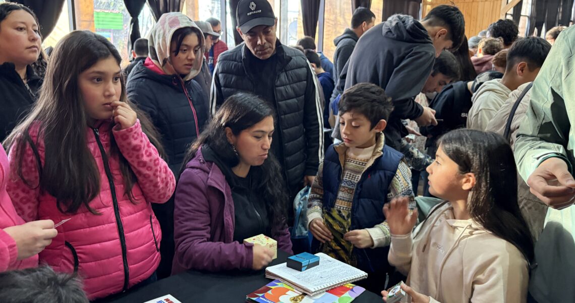 Segunda versión del Intercambio de Láminas en Constitución se consolida como un éxito familiar